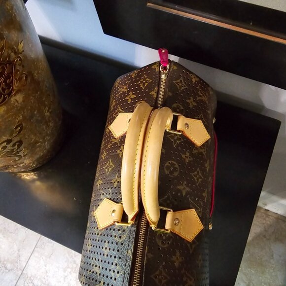 PRISTINE RARE Authentic Limited Edition Louis Vuitton Perforated Speedy 30 - Picture 11 of 16